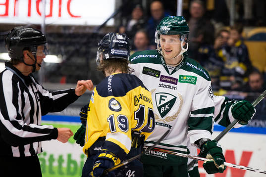 s Erik Andersson mot Färjestads Johan Ryno