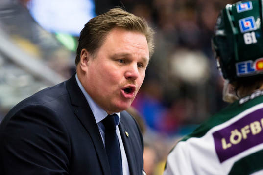 Färjestads tränare Leif Carlsson coachar