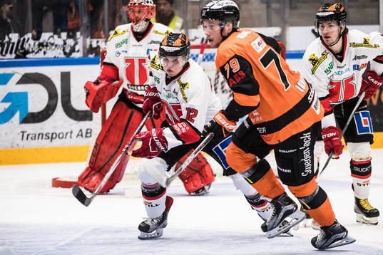 Örebros Glenn Gustafsson  och Karlskronas Emil Lundberg