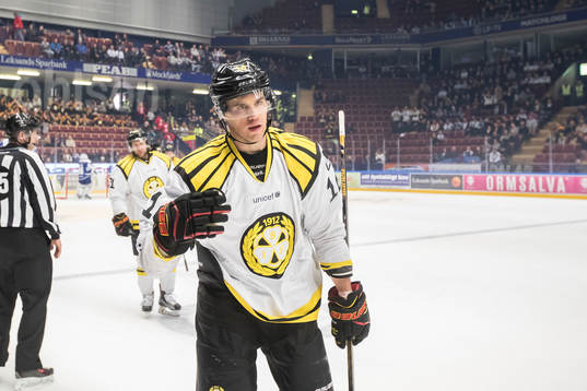 Brynäs Daniel Paille jublar
