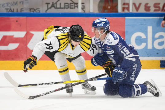 Leksands Johan Porsberger och Brynäs Daniel Mannberg i