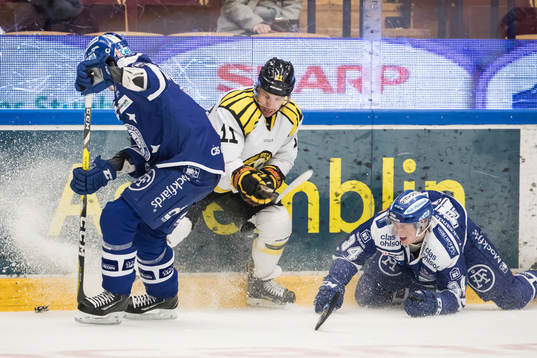 Leksands Benjamin Youds och Brynäs Kevin Clark och