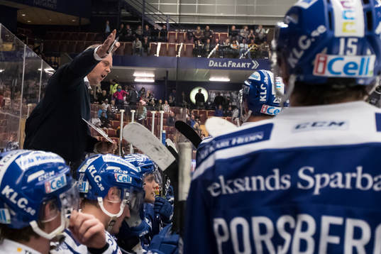 Leksands tränare Per-Erik Johnsson i ishockeymatchen i SHL