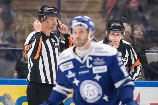 domare Mikael Nord och domare Morgan Johansson i
