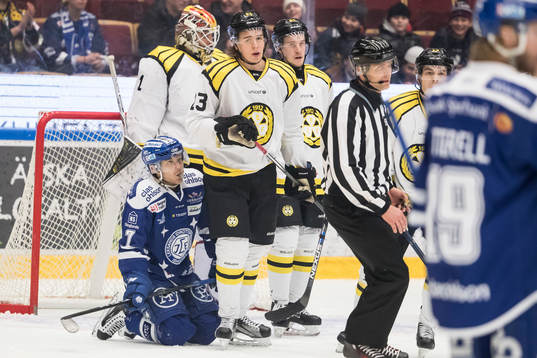 Leksands Johan Olofsson och Brynäs målvakt Felix