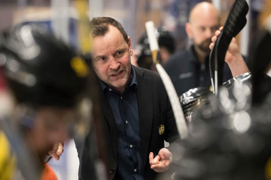 Brynäs tränare Thomas Berglund i ishockeymatchen i SHL