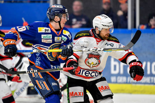 Växjös Nils Carnbäck och Malmö Redhawks Nichlas Hardt