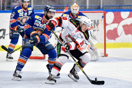 Malmö Redhawks Erik Forssell och Växjös Josh Hennessy