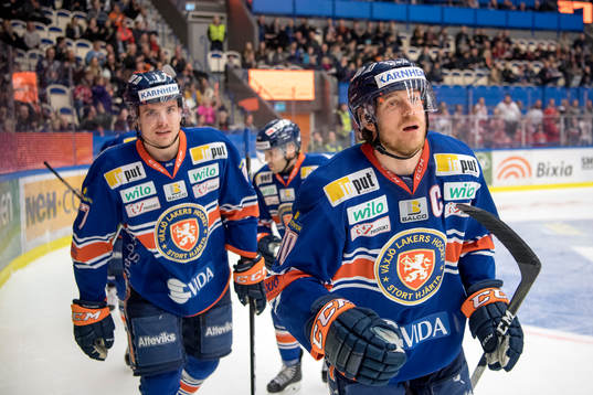Växjös Erik Josefsson jublar