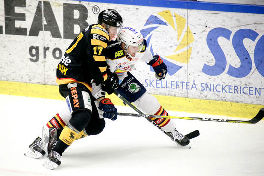 Skellefteås Pär Lindholm och Djurgårdens Linus Johansson