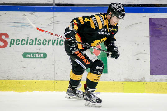Skellefteås Bud Holloway grinar illa