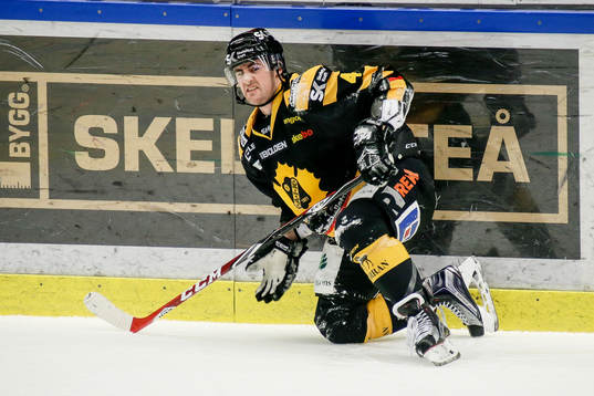 Skellefteås Bud Holloway grinar illa