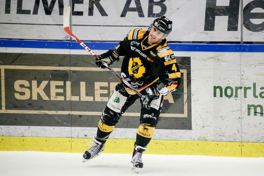Skellefteås Bud Holloway grinar illa