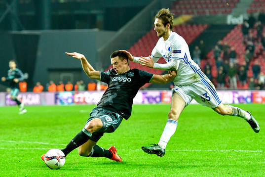 Ajaxs Nick Viergever och FC Köpenhamns Rasmus Falk