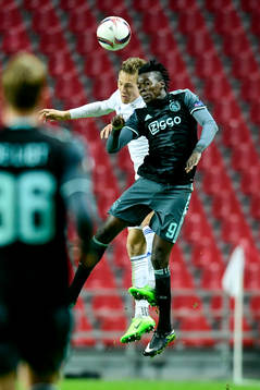 FC Köpenhamns Ludwig Augustinsson och Ajaxs Bertrand Traore