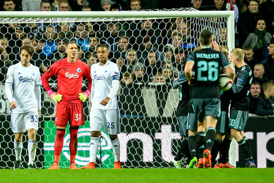 FC Köpenhamns målvakt Robin Olsen deppar