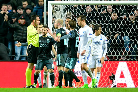 Ajaxs Kasper Dolberg jublar