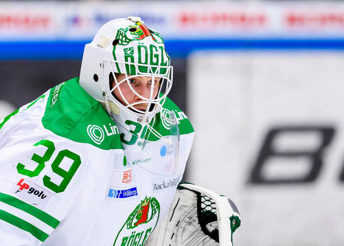 Rögles målvakt Anders Lindbäck på uppvärmningen