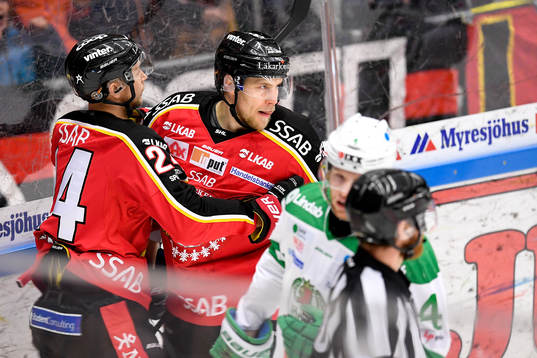 Luleås Ilari Melart jublar