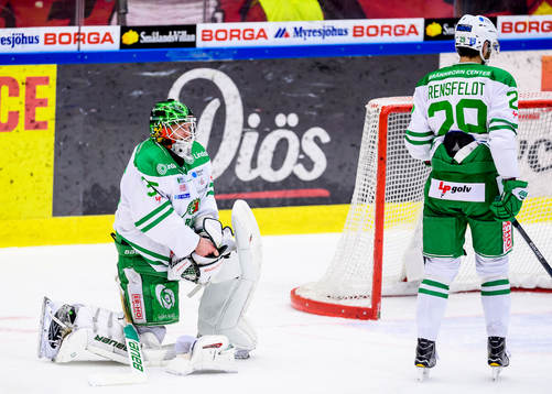 Rögles målvakt Oscar Dansk och Ludvig Rensfeldt deppar