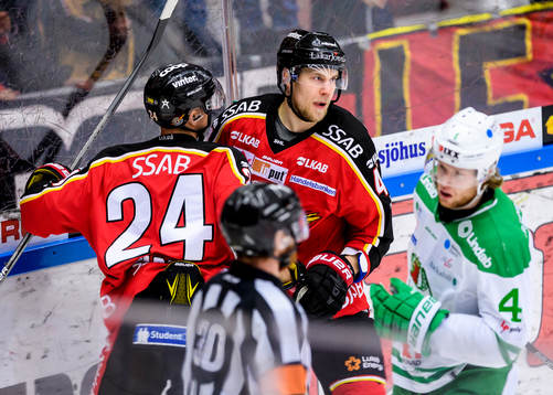 Luleås Ilari Melart (h) jublar