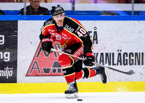 Luleås Kael Mouillierat med pucken