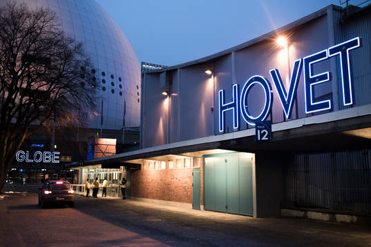 Entrén till Hovet före en ishockeymatch i