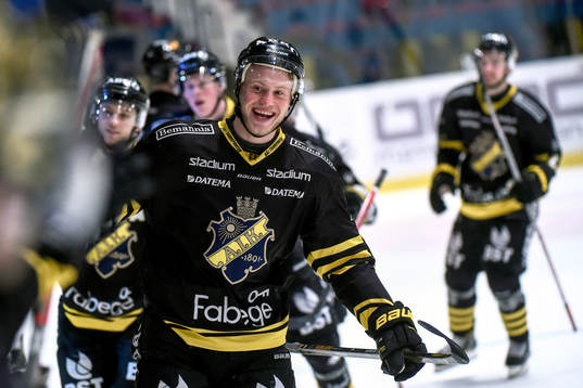 s Jacob Spångberg jublar