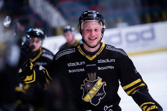 s Jacob Spångberg jublar