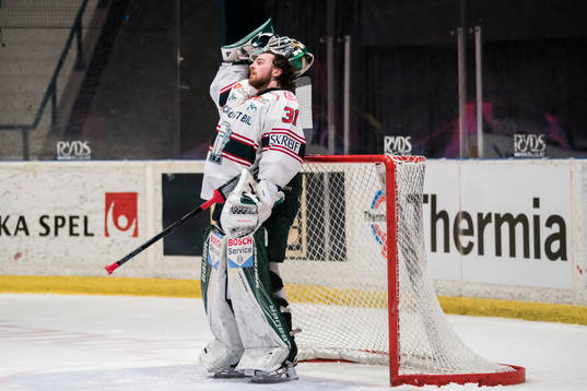 Tingsryds målvakt Niklas Rubin deppar
