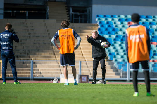 Tränare Jörgen Lennartsson tränar med IFK Göteborg