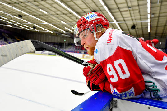 Almtunas Daniel Ljunggren deppar