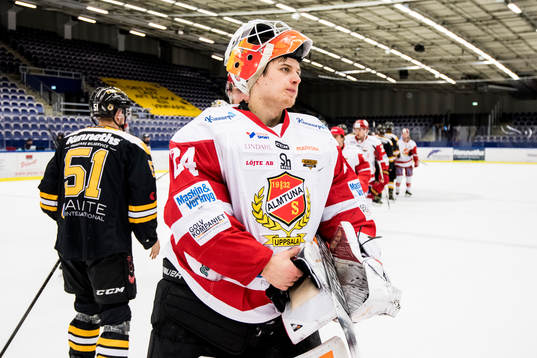 Almtunas målvakt Jonas Johansson deppar