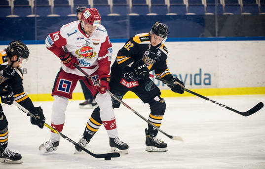 Almtunas William Quist och Panterns Dennis Svensson