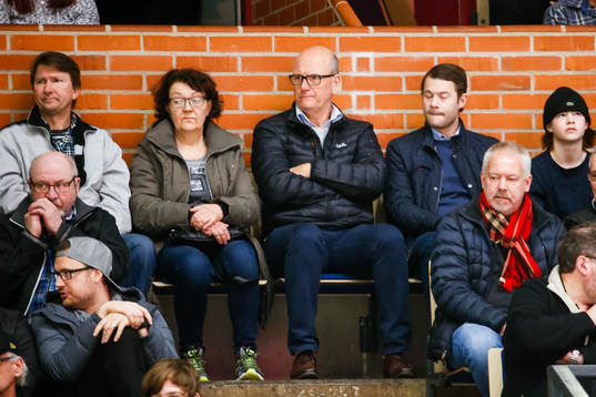 Domarbasen Peter Andersson på läktaren