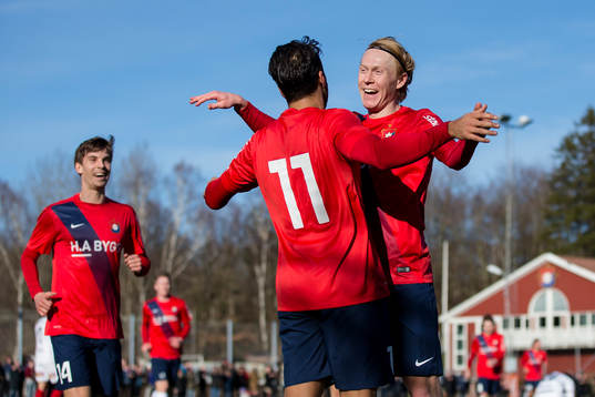 Örgrytes William Atashkadeh jublar ihop med Jacob Ericsson