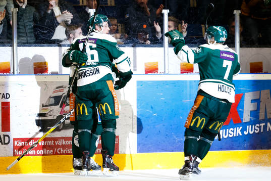 Färjestads Alexander Johansson och Jonas Holös jublar