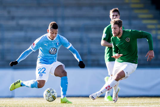Malmö FFs Tobias Sana och Jönköpings Stefan Karlsson