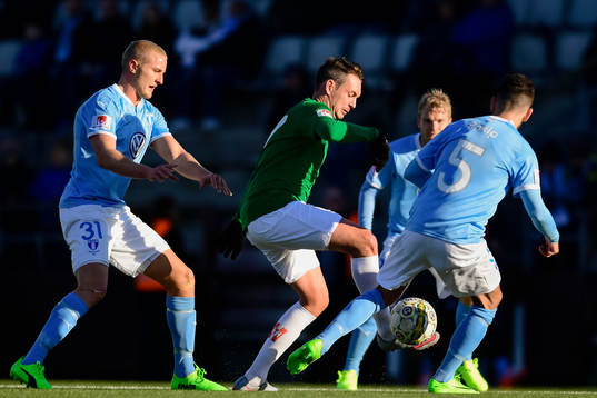 Malmö FFs Franz Brorsson och Jönköpings Daryl Smylie