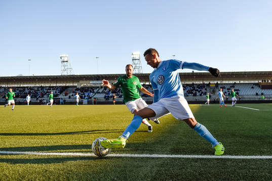 Malmö FFs Tobias Sana och Jönköpings Tom Siwe