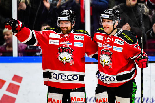 Malmö Redhawks Frederik Storm och Nichlas Hardt jublar