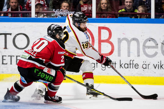 Luleås Jacob Lagacé och Malmö Redhawks Erik Forssell
