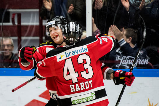 Malmö Redhawks Frederik Storm jublar med Nichlas Hardt