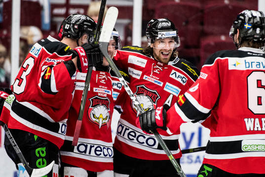 Malmö Redhawks Andreas Thuresson (m) jublar med sina