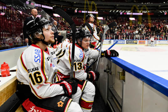 Luleås  Einar Emanuelsson och Julius Junttila deppar
