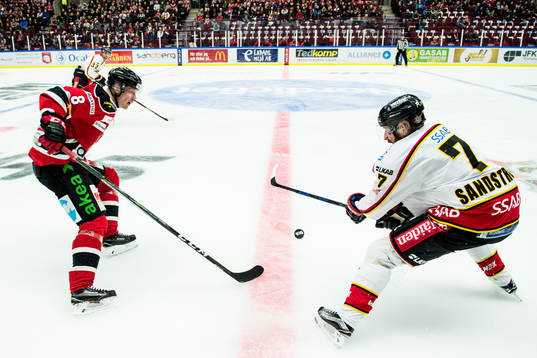 Malmö Redhawks Lars Bryggman och Luleås Jan Sandström