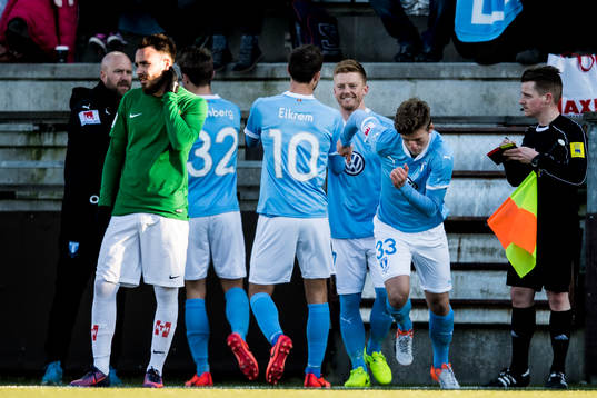 Malmö FFs Magnus Wolff Eikrem byts ut till förmån för
