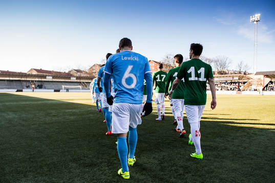 Malmö FFs Oscar Lewicki och Jönköpings Arni Vilhjalmsson