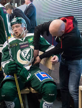 Färjestads Rasmus Asplund har ont