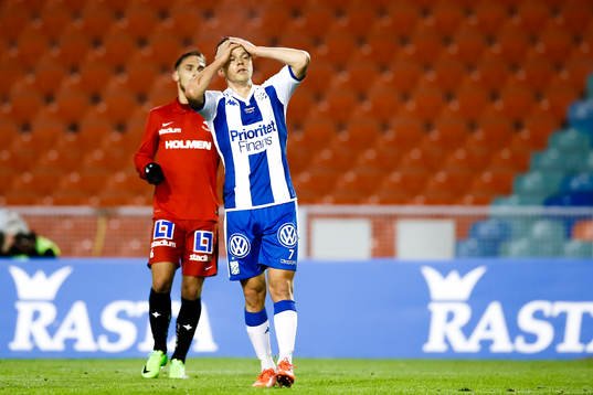 IFK Göteborgs Mads Winther Albaek deppar